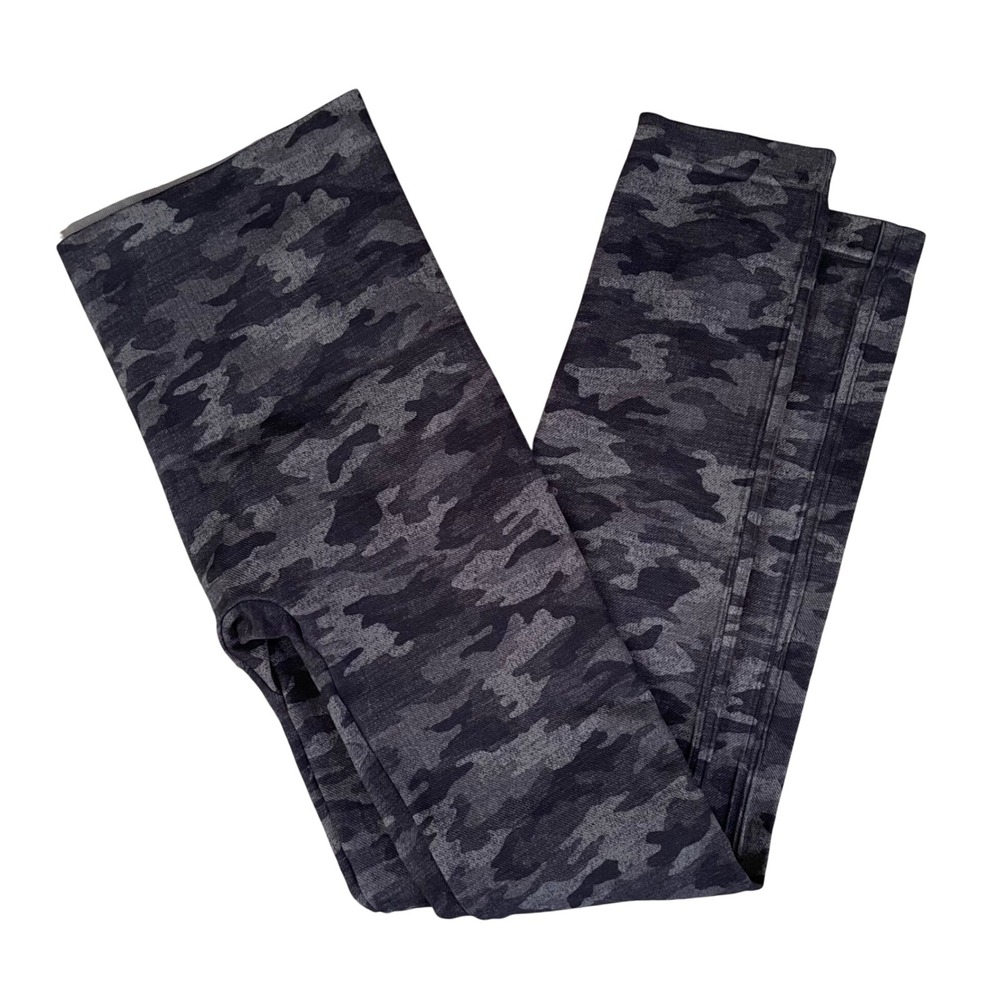 Spanx Women 1X / XL Black/Gray Camo Seamless Active Crop Leggings Compression